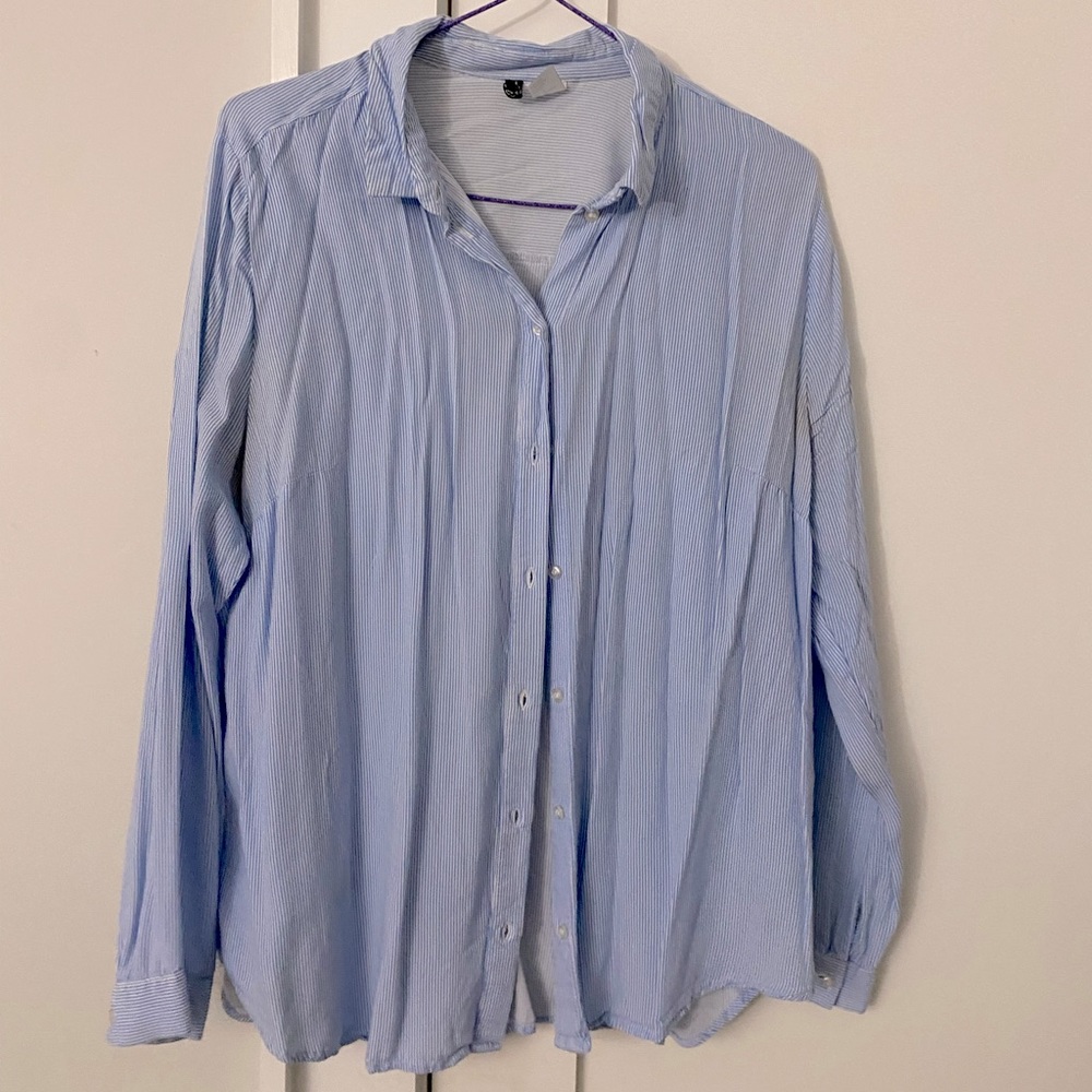 H&M blue and white striped button up shirt